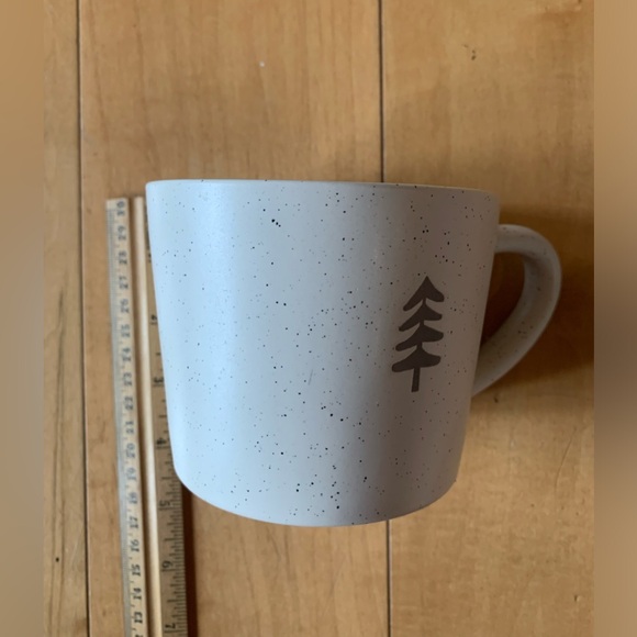 TIM HORTON'S Holiday Edition 2022 Coffee Mug. Beige Speckled with Tree. - Picture 5 of 7